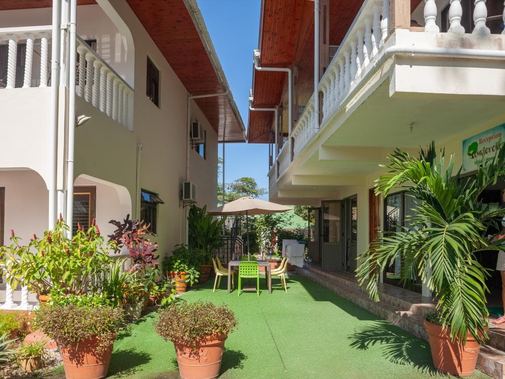 Tourterelle Holiday Home exterior view